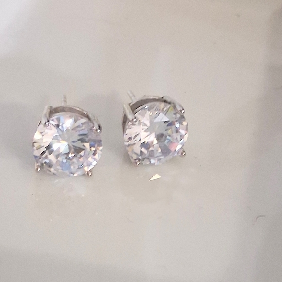 BELLA LUCE ROUND STUD EARRINGS - Picture 5 of 5